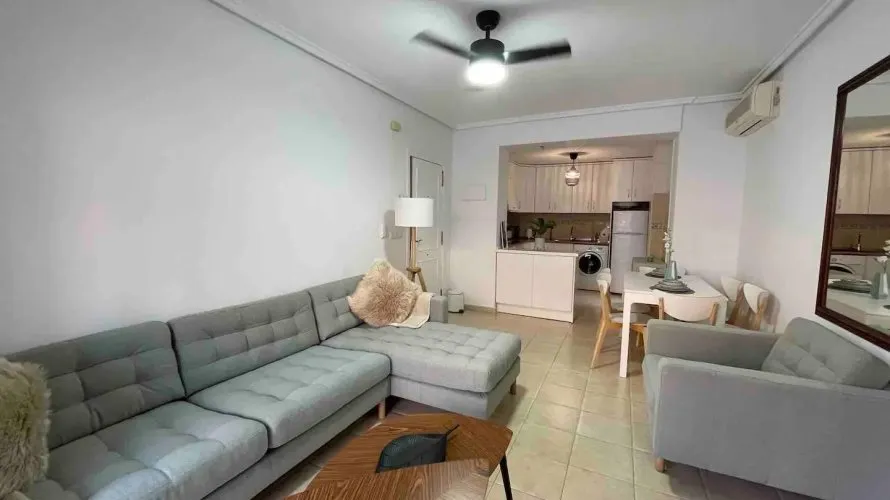Apartment de 2 chambres à Torrevieja, Spain No. 989 № 4