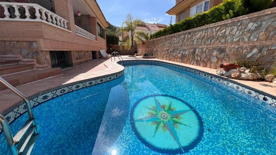 Villa de 480m² à Benidorm, Spain No. 688 № 2