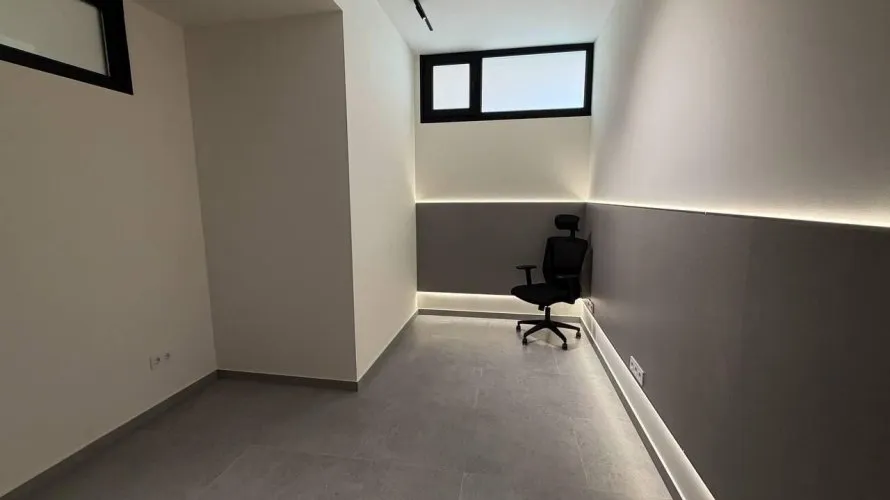 Office de 360m² à Valencia, Spain No. 1063 № 12