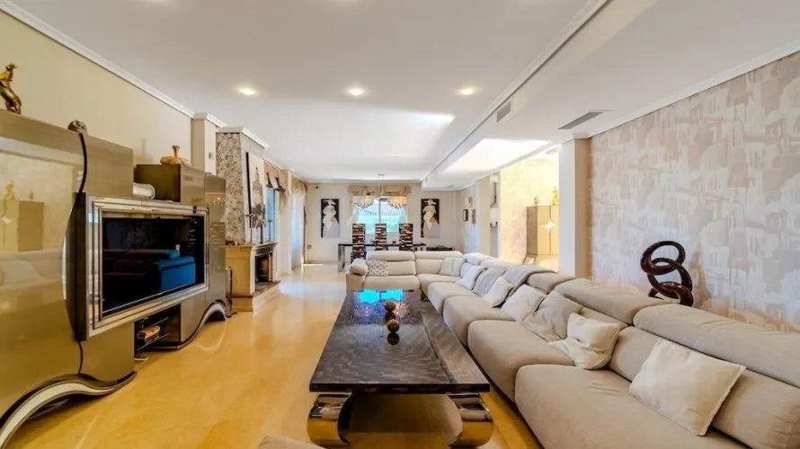 Villa de 5 chambres à Torrevieja, Spain No. 768 № 1