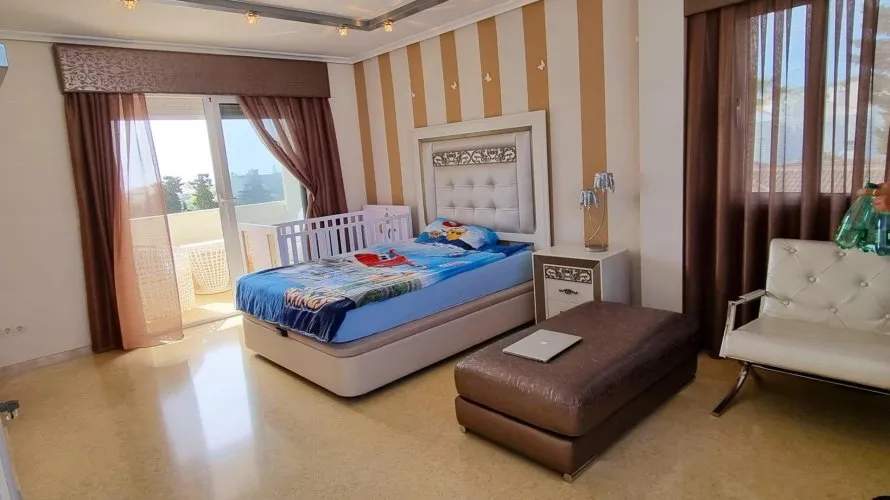 Villa de 239m² à Torrevieja, Spain No. 187 № 4