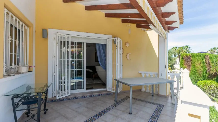 Villa de 194m² à Alicante, Spain No. 1419 № 3