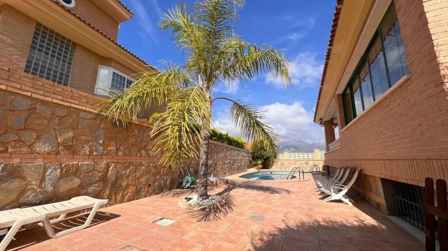 Villa de 480m² à Benidorm, Spain No. 688 № 10