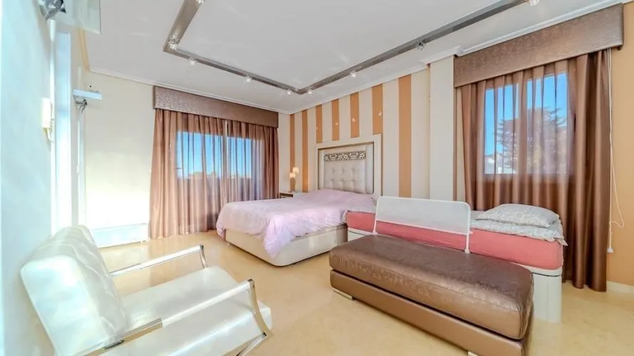 Villa de 5 chambres à Torrevieja, Spain No. 768 № 24