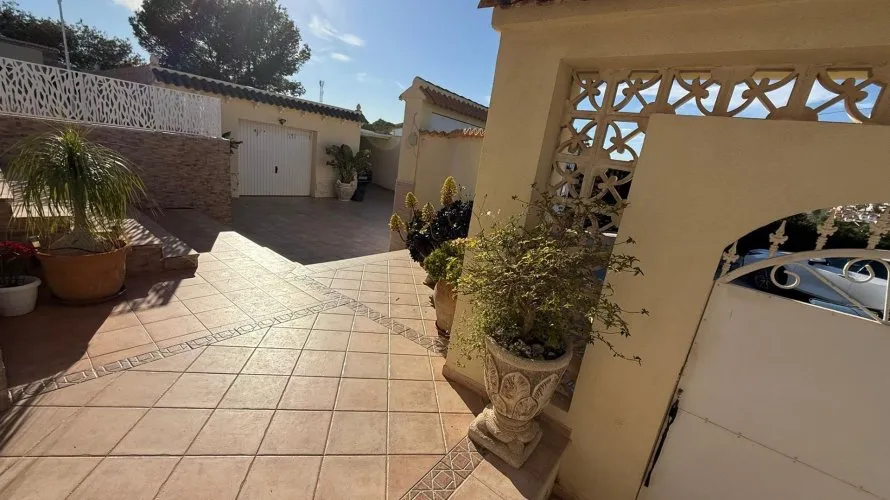 Villa de 4 chambres à Villamartin, Spain No. 1155 № 12