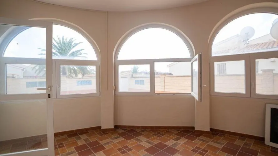 Villa de 4 chambres à Alicante, Spain No. 869 № 13