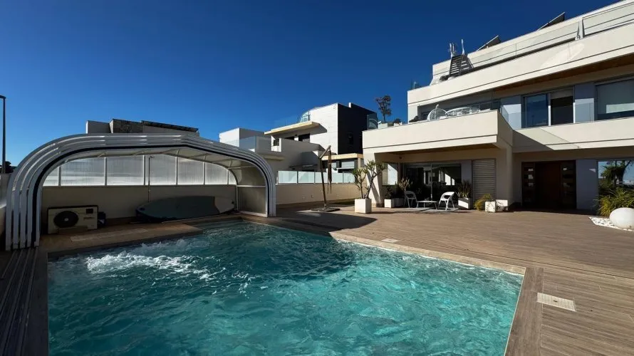 Villa de 4 chambres à Campoamor, Spain No. 1261 № 1