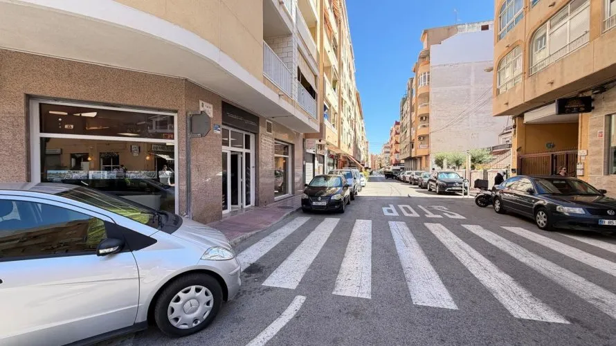 Commercial property de 121m² à Torrevieja, Spain No. 2951 № 1