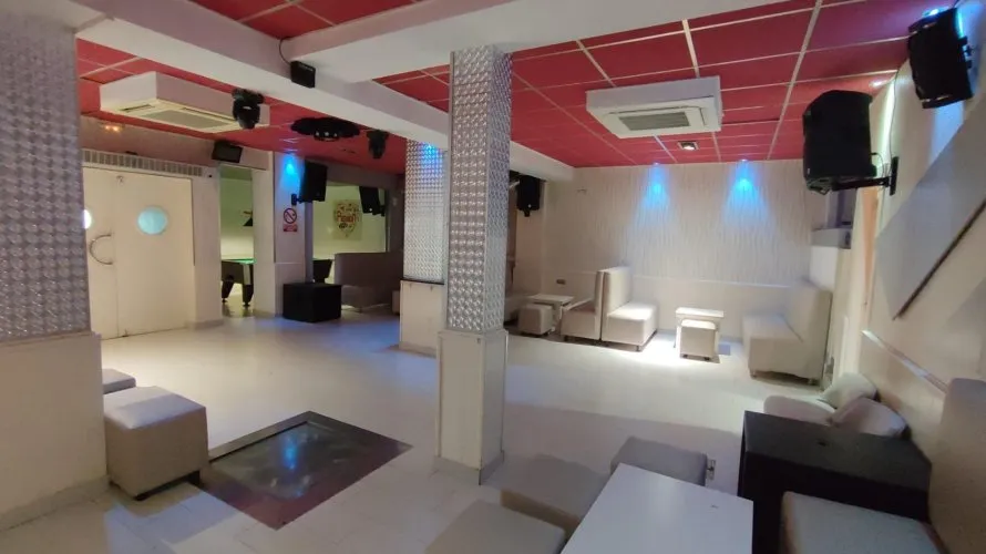 Commercial property de 170m² à Villamartin, Spain No. 672 № 3