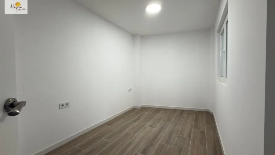 Commercial property de 8 chambres à Alicante, Spain No. 251 № 10