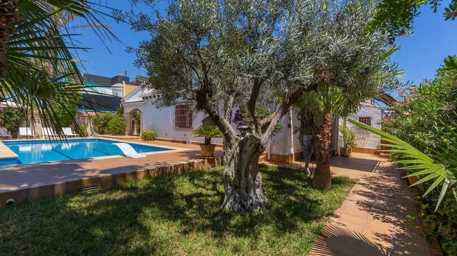 Villa de 4 chambres à Alicante, Spain No. 780 № 16