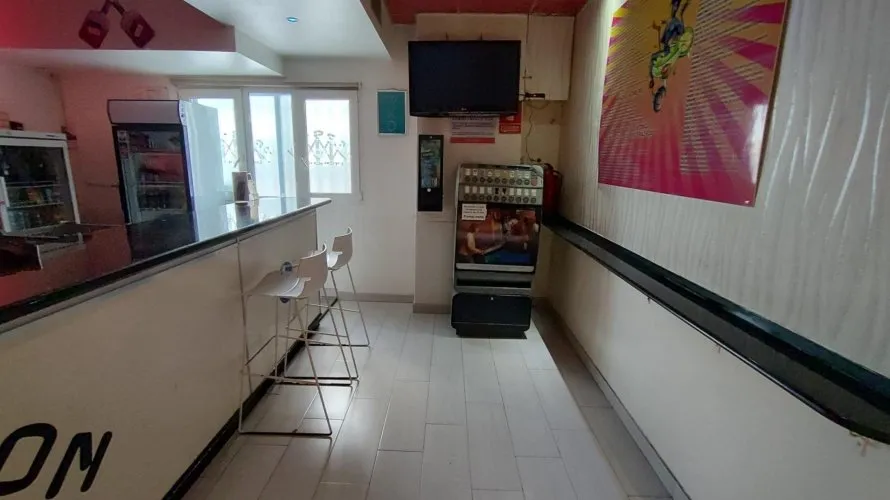 Commercial property de 170m² à Villamartin, Spain No. 672 № 2