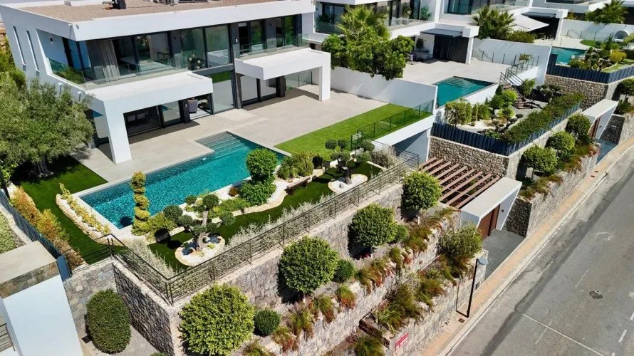 Villa de 890m² à Benidorm, Spain No. 870 № 1