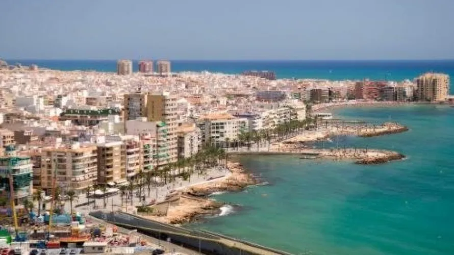 Villa de 3 chambres à Torrevieja, Spain No. 422 № 11