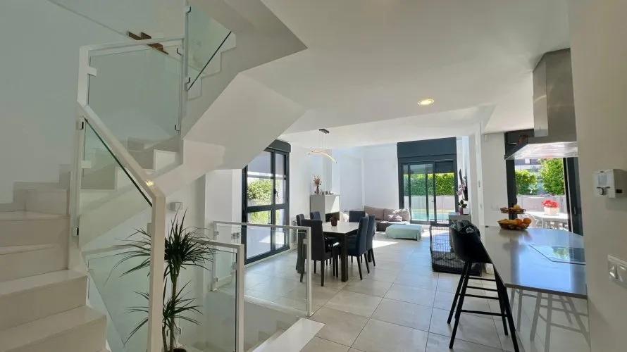 Villa de 3 chambres à Betera, Spain No. 1240 № 12