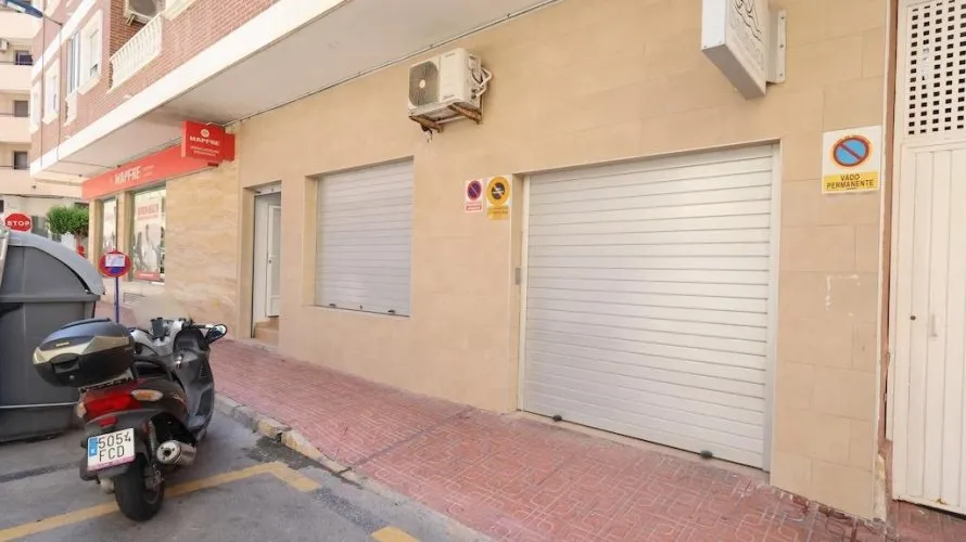 Commercial property de 1 chambre à Torrevieja, Spain No. 2964