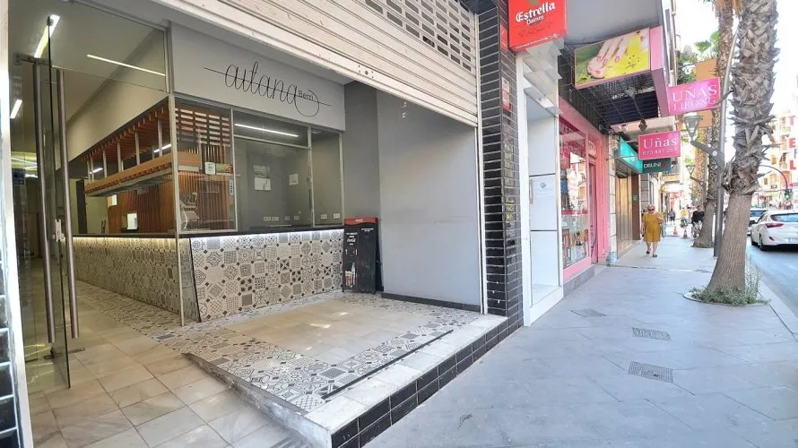 Commercial property de 200m² à Torrevieja, Spain No. 1409 № 2