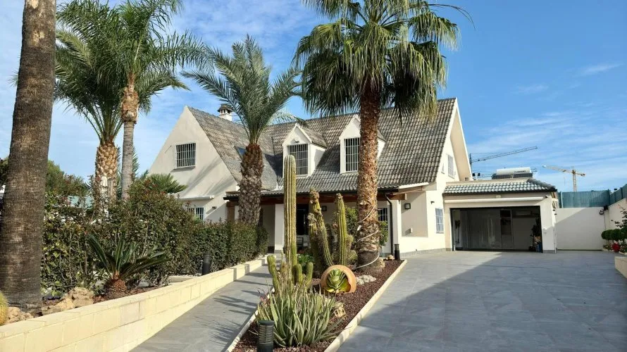 Villa de 5 chambres à San Juan, Spain No. 700 № 18