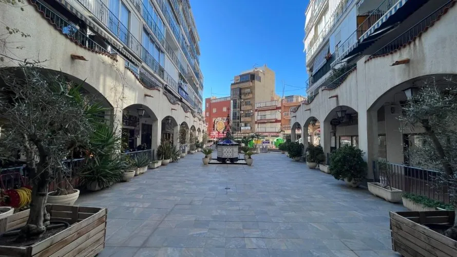 Commercial property de 347m² à Benidorm, Spain No. 536 № 16