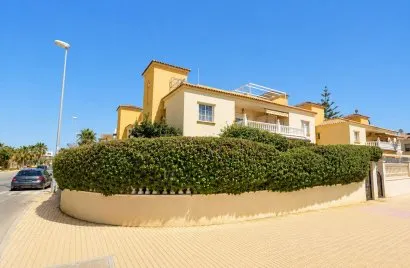 Apartment de 2 chambres à La Zenia, Spain No. 3124