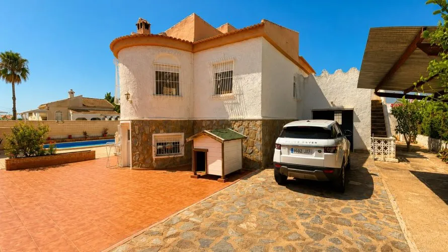 Villa de 200m² à Torrevieja, Spain No. 3088 № 2