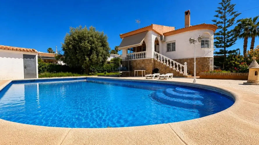 Villa de 200m² à Torrevieja, Spain No. 3088 № 6