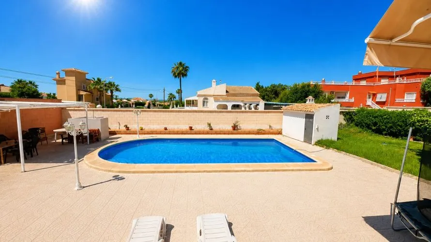Villa de 200m² à Torrevieja, Spain No. 3088 № 7