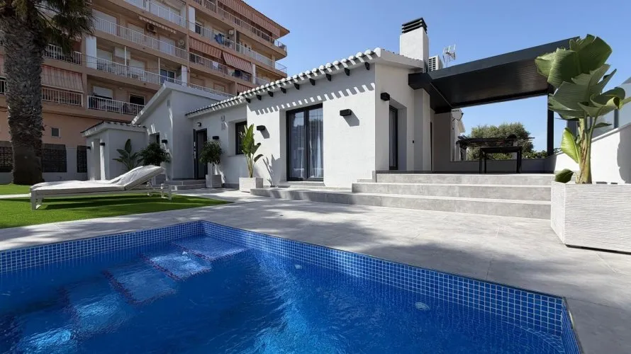 Villa de 4 chambres à Torrevieja, Spain No. 3132 № 11