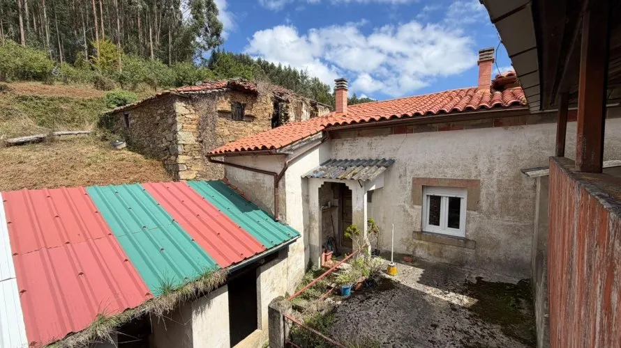 House de 5 chambres à Salas, Spain No. 3347 № 4