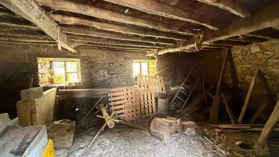 House de 5 chambres à Salas, Spain No. 3347 № 1