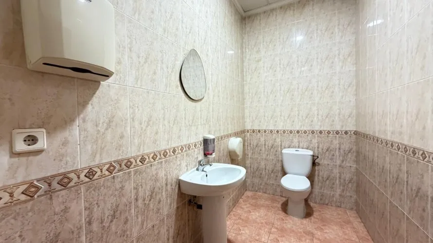 Commercial property de 98m² à Torrevieja, Spain No. 3342 № 4