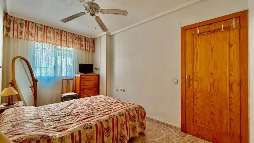 Apartment de 2 chambres à Torrevieja, Spain No. 3198