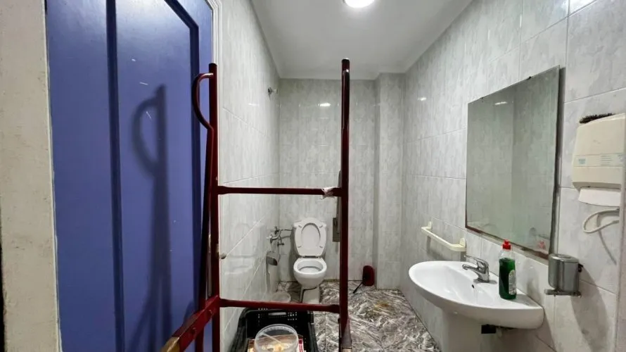Commercial property de 62m² à Torrevieja, Spain No. 3437