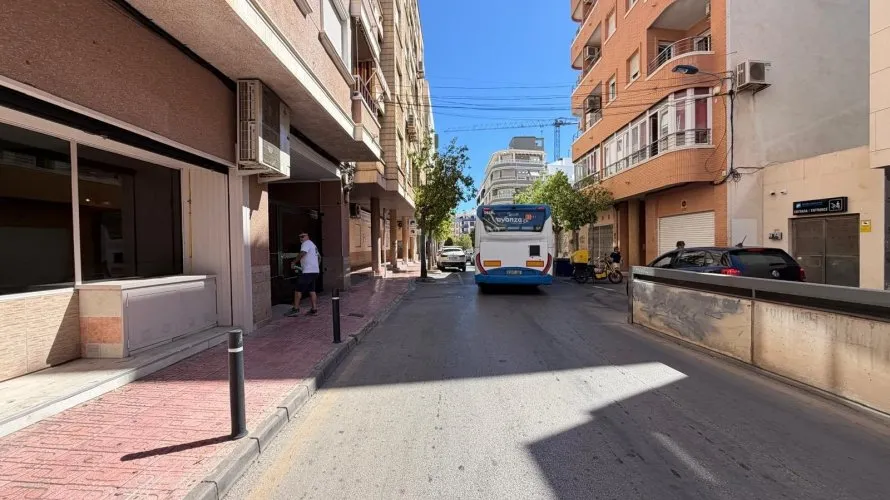 Commercial property de 98m² à Torrevieja, Spain No. 3342 № 1