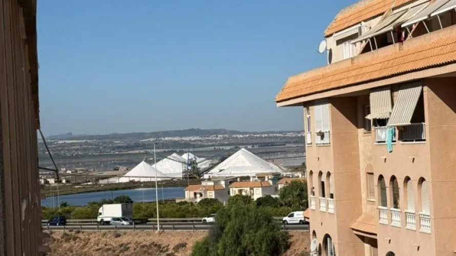 Apartment de 2 chambres à Torrevieja, Spain No. 3449 № 1