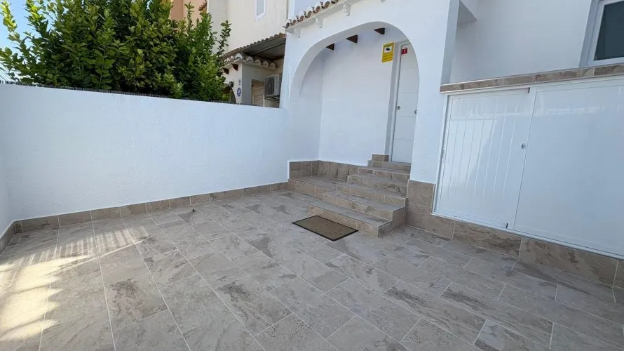 3 bedrooms house for sale, Torrevieja, Spain No. 827 № 17