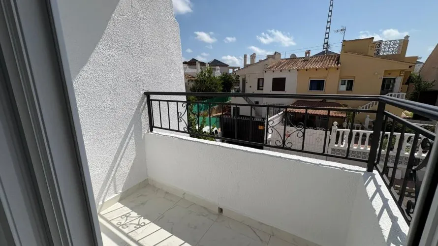 3 bedrooms house for sale, Torrevieja, Spain No. 827 № 10