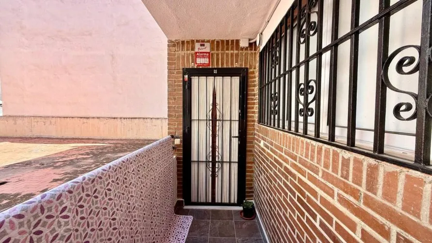 2 bedrooms apartment for sale, Torrevieja, Spain No. 2911 № 3