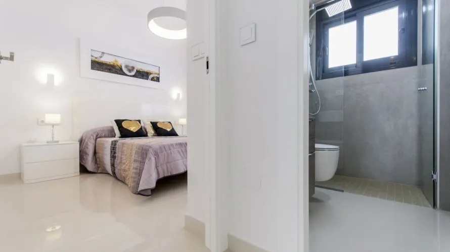 4 bedrooms villa for sale, San Miguel de Salinas, Spain No. 409 № 9