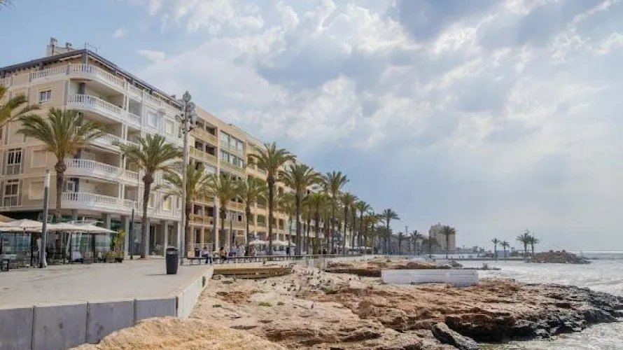 1 bedroom apartment for sale, Torrevieja, Spain No. 990 № 1