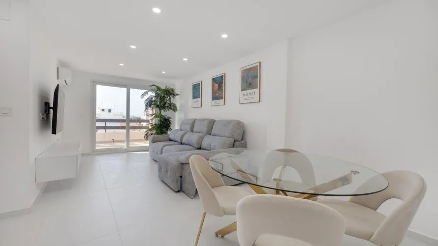3 bedrooms apartment for sale, Torrevieja, Spain No. 908 № 1