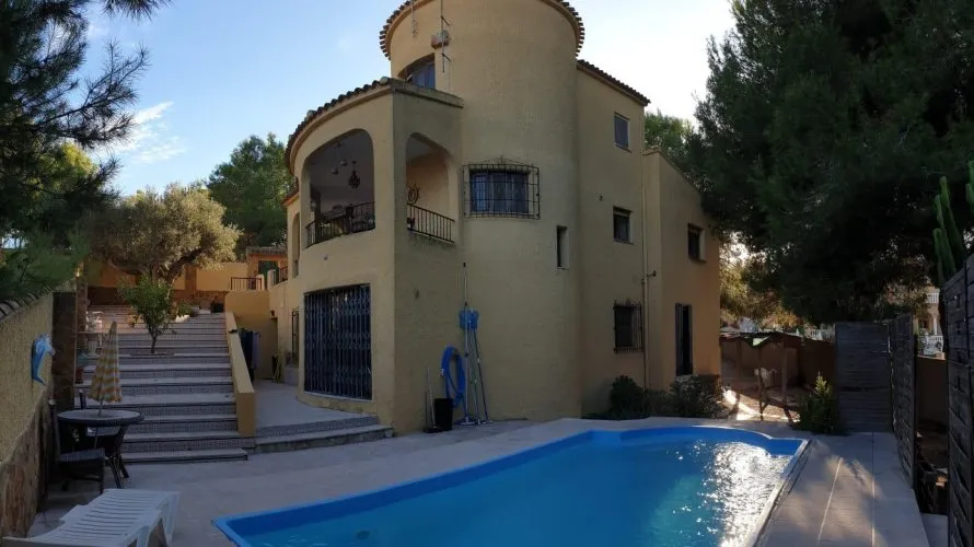 6 bedrooms villa for sale, Alicante, Spain No. 248