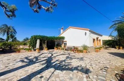 5 bedrooms house for sale, La Marina, Spain No. 1291