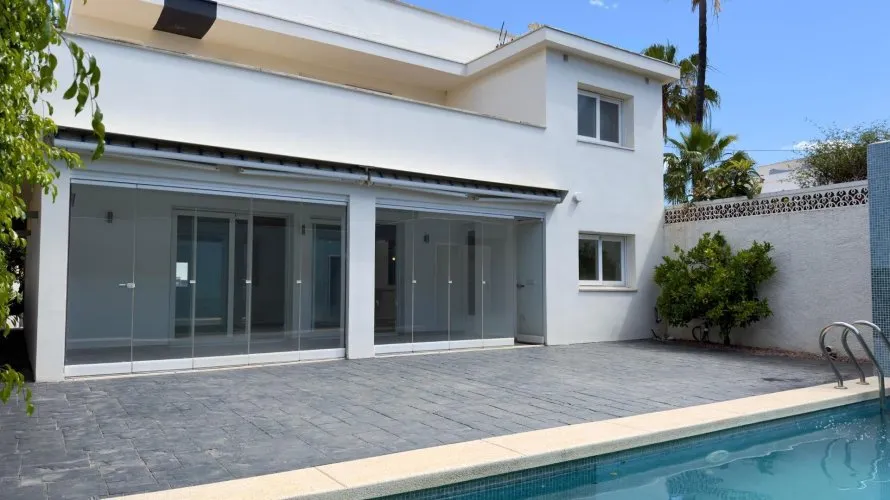 4 bedrooms house for sale, Albir, Spain No. 913 № 13