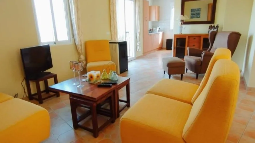 8 bedrooms villa for sale, Maryvilla, Spain No. 423 № 4
