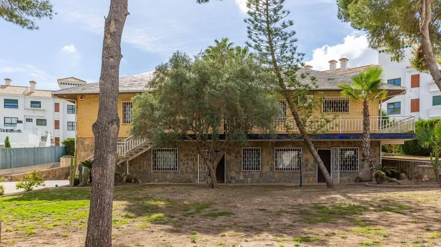 5 bedrooms villa for sale, Campoamor, Spain No. 1073 № 11
