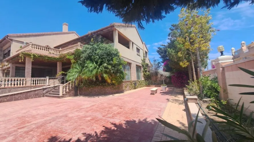 871m² commercial property for sale, La Zenia, Spain No. 96 № 10