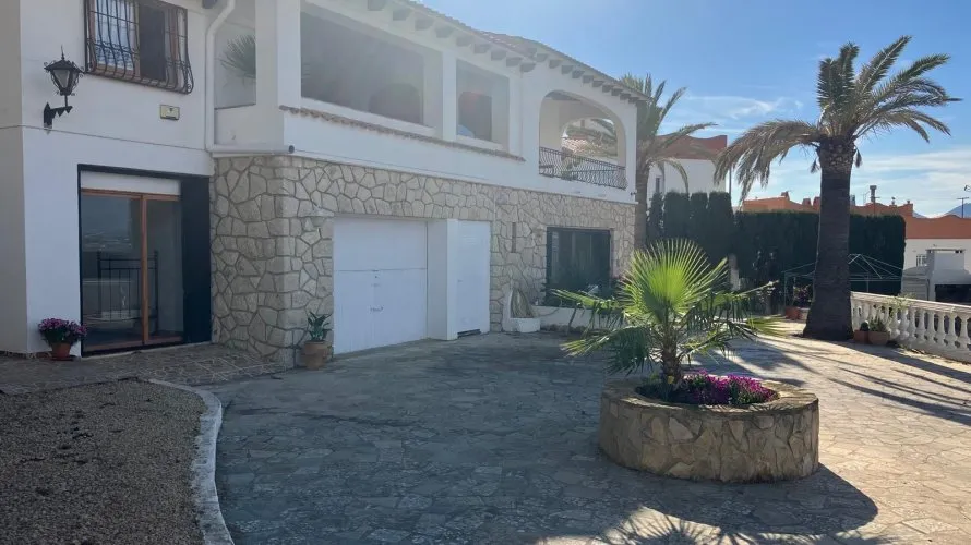 4 bedrooms villa for sale, Albir, Spain No. 610 № 2