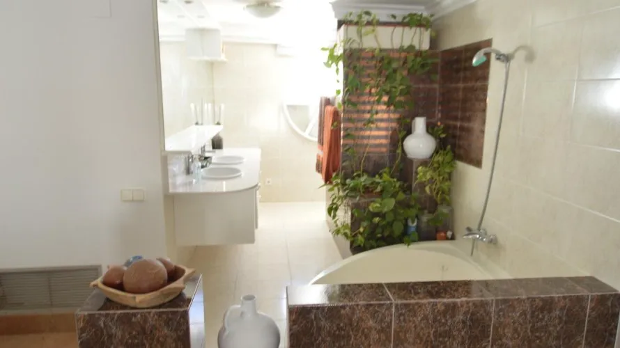 4 bedrooms villa for sale, Torrevieja, Spain No. 117 № 18