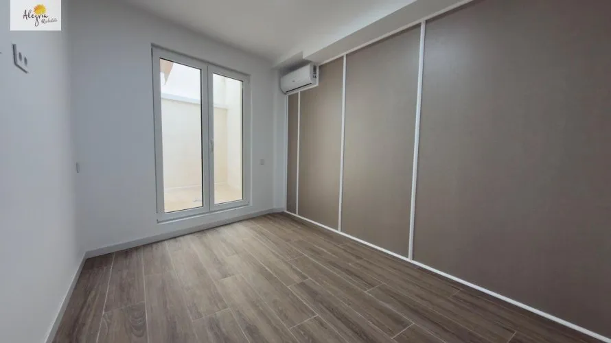 8 bedrooms commercial property for sale, Alicante, Spain No. 251 № 2